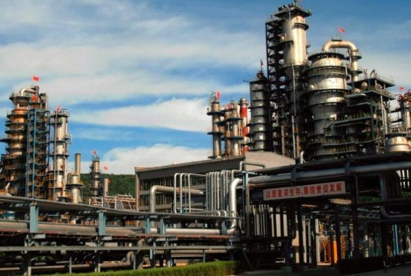 四川彭州煉油廠與主要石油設備解析
